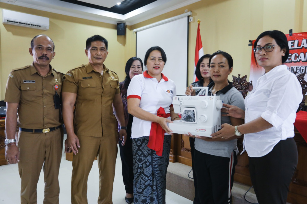 Pelatihan Pemanfaatan Kain Perca di Kecamatan Petang